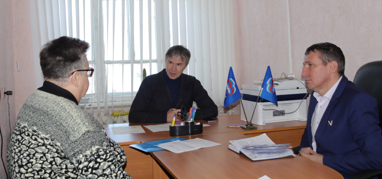 Депутат областной Думы Вадим Рогожин провел рабочую встречу в Шиханах.