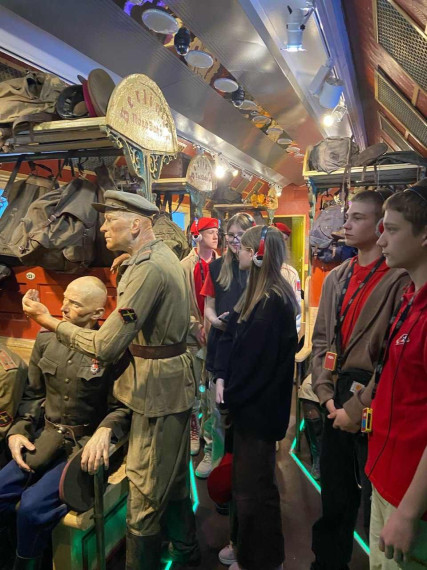 Шиханские активисты  увидели ужасы войны в «Поезде Победы».