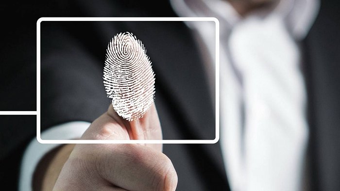 Дактилоскопическая информация может оказать неоценимую помощь, так как отпечатки пальцев самый точный способ установить личность человека.