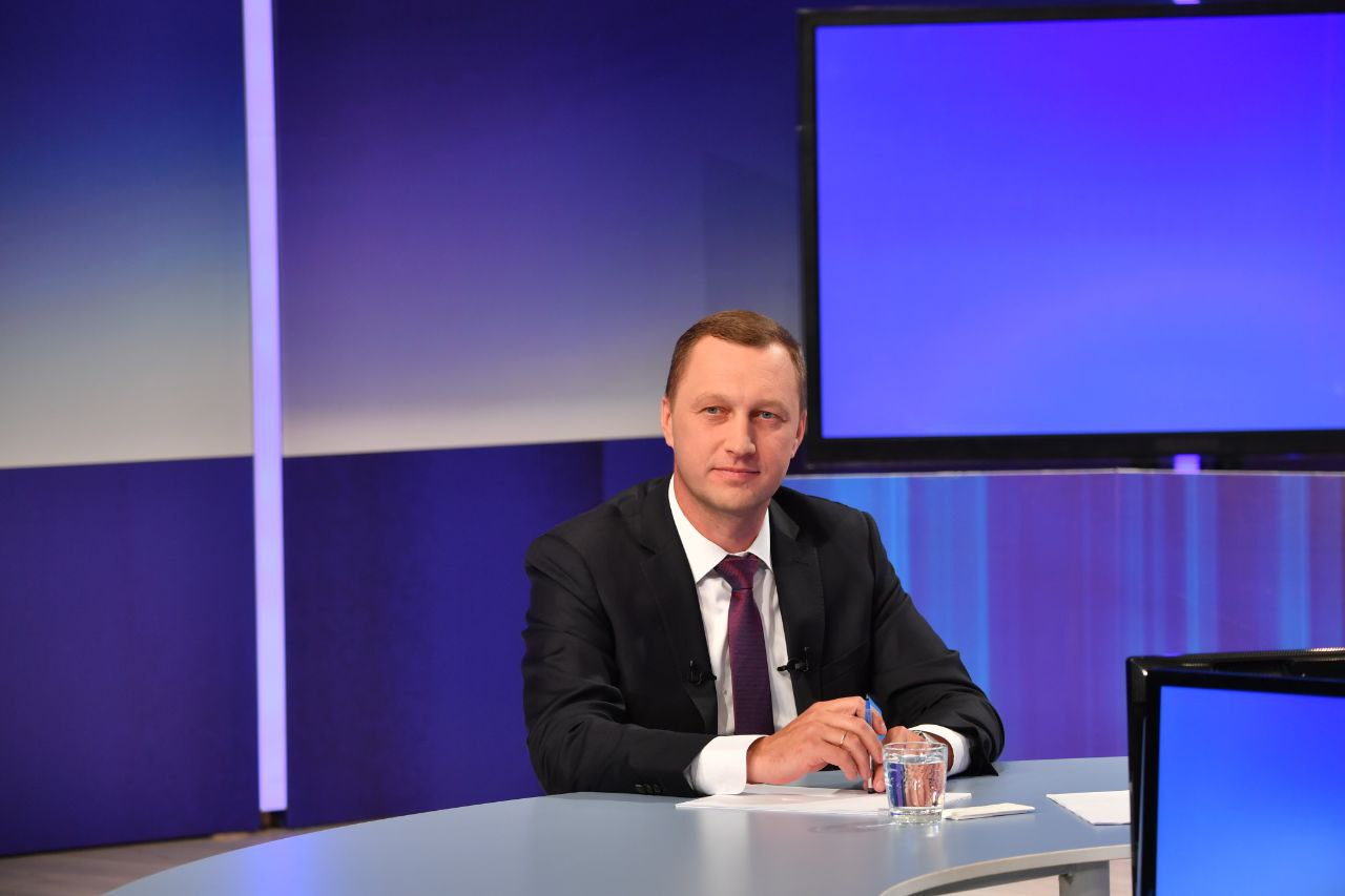 Врио губернатора Роман Бусаргин ответил на вопросы жителей в прямом телеэфире.