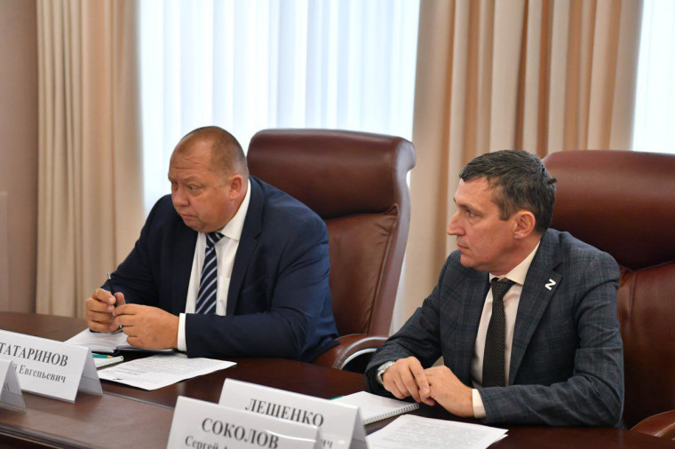 Губернатор Роман Бусаргин встретился  с главой города Шиханы Антоном Лещенко.