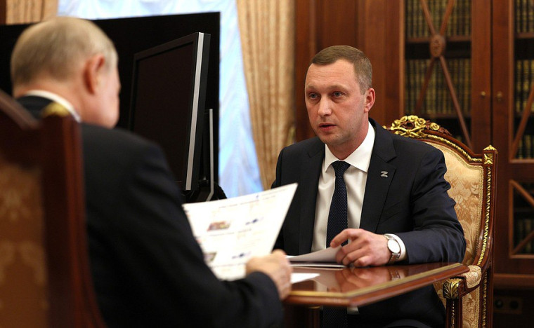 Президент РФ Владимир Путин встретился с Губернатором Романом Бусаргиным.