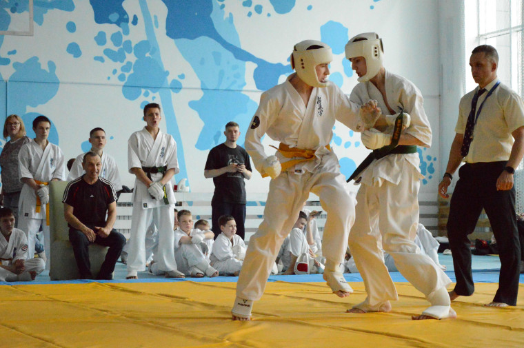 В Шиханах прошли Первенство и Чемпионат Саратовской области по Киокусинкай карате в разделе «КУМИТЭ».