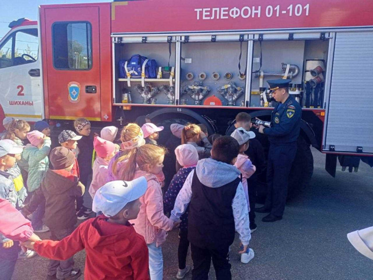 В детском саду отметили День пожарной охраны.