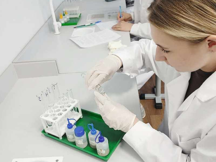 Матвей Илюшов стал лучшим аналитиком по химии.