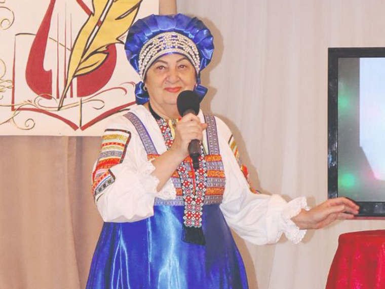 Царица русской песни: Лидия Русланова в центре внимания.