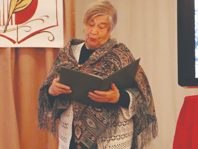 Царица русской песни: Лидия Русланова в центре внимания.