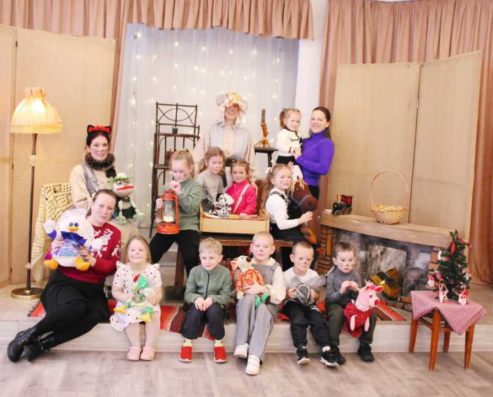 «Сказка о глупом мышонке» в гостях у малышей: праздник театра и творчества.