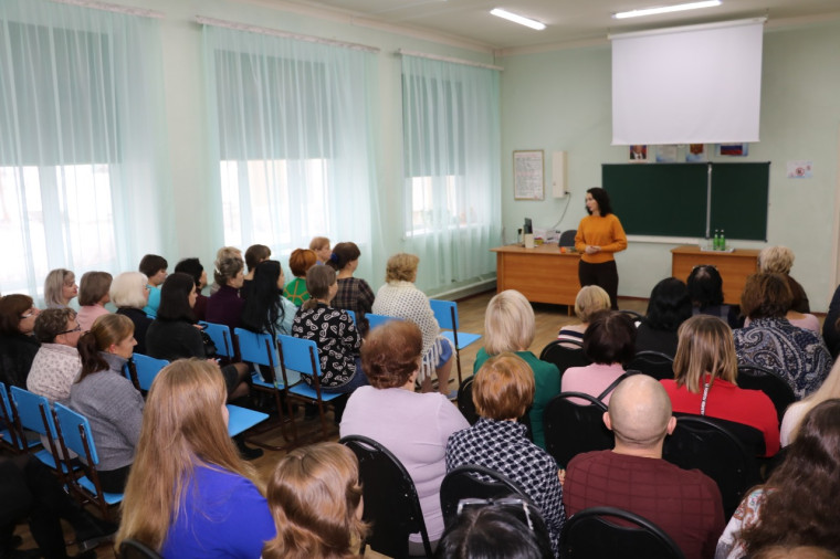 Татьяна Ерохина: «Школа и детский сад в Шиханах  вошли в программу по ремонту на 2023 год».