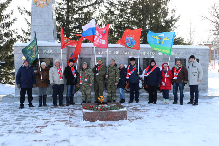 День защитника Отечества отметили автопробегом в поддержку российской армии.