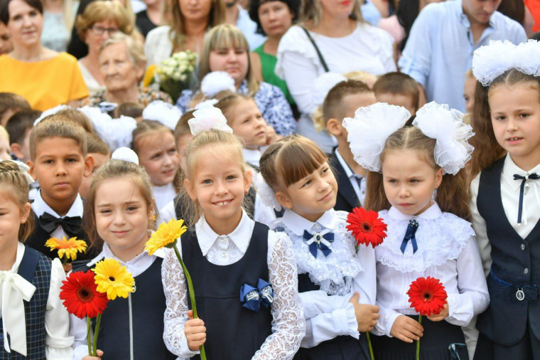 Уважаемые жители Саратовской области! Поздравляю вас с первым праздником лета – Днем защиты детей!.